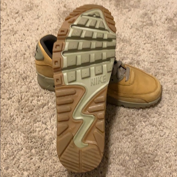 NIKE Air Max - Picture 3 of 5